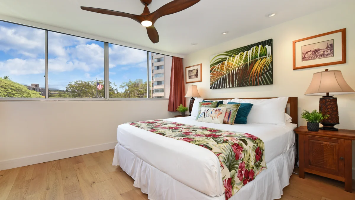 Royal Kahana 301