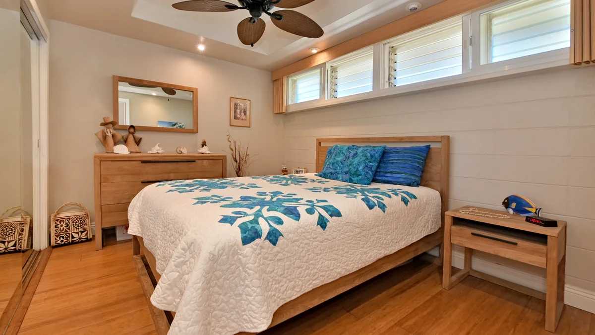 Lahaina Roads 209