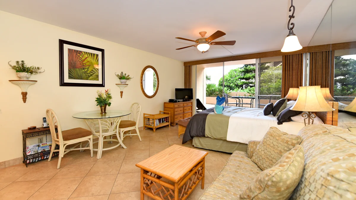 Royal Kahana 104