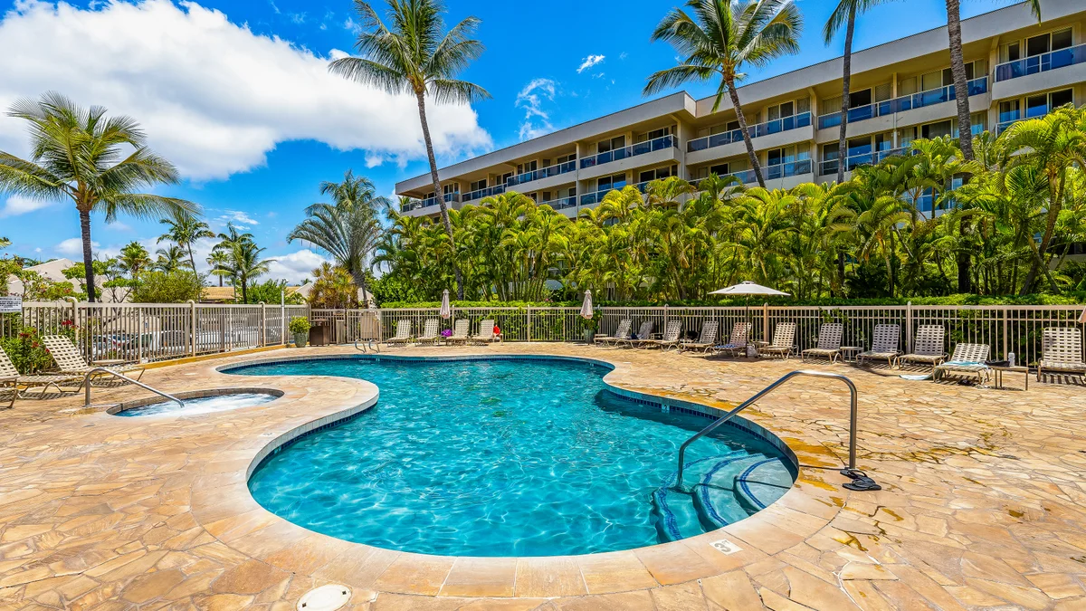 Maui Banyan H207