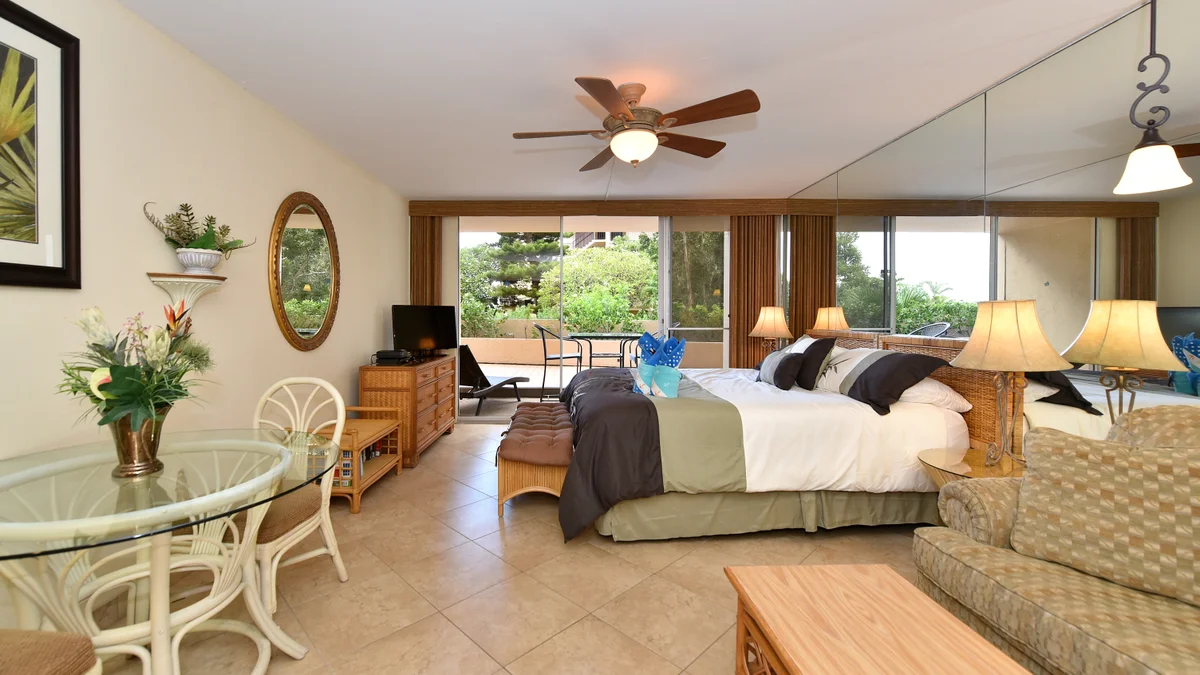 Royal Kahana 104