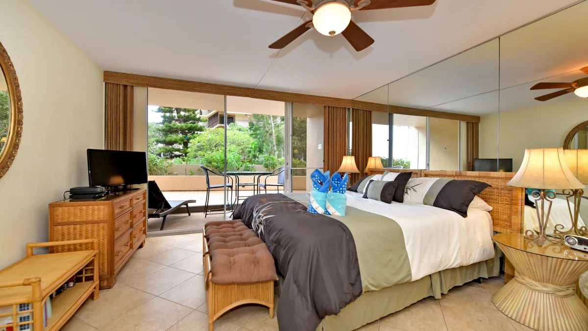 Royal Kahana 104