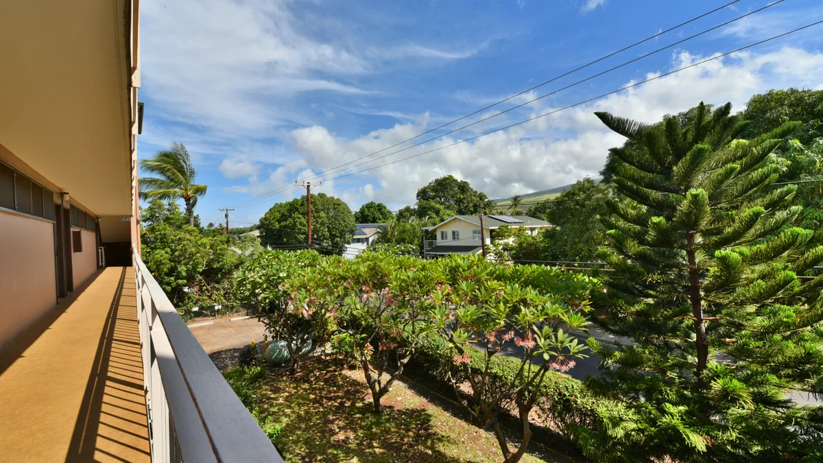 FIRE Lahaina Roads 303