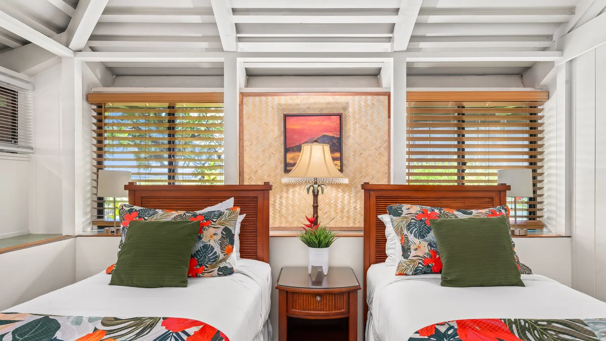 International Colony Club 34