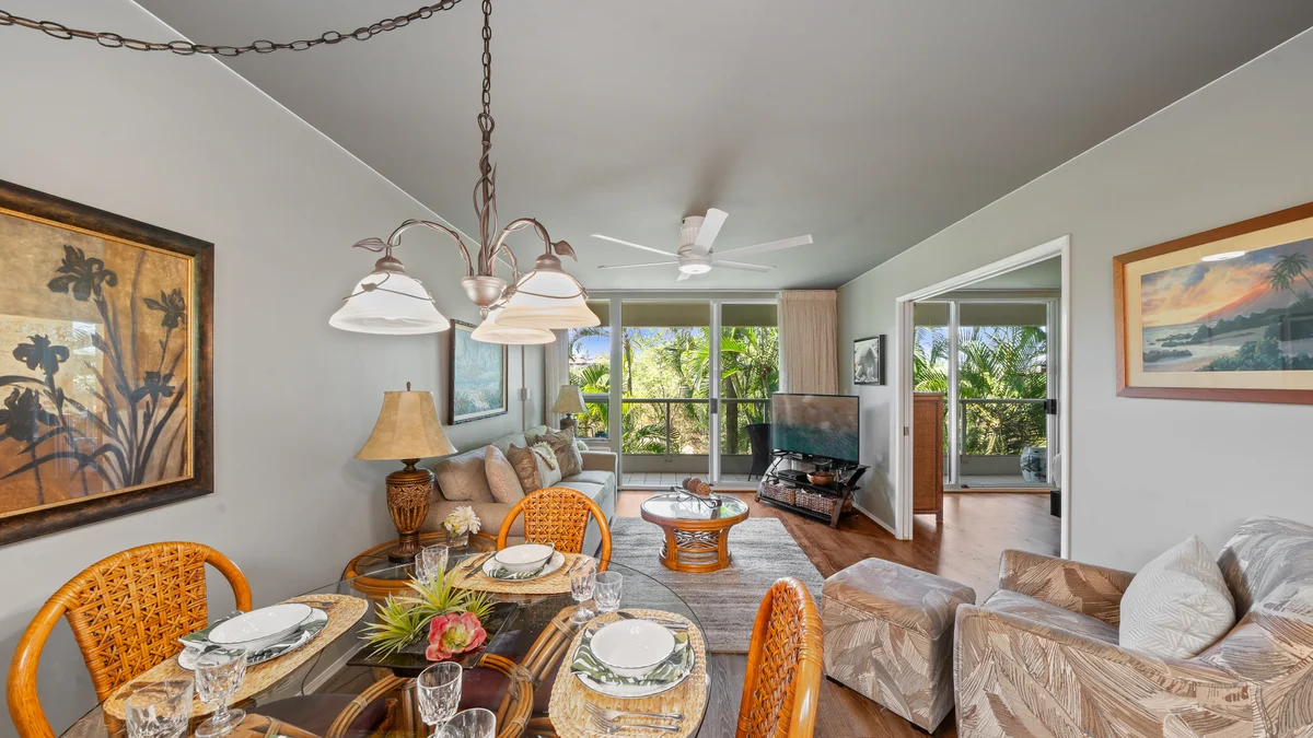 Maui Banyan H207