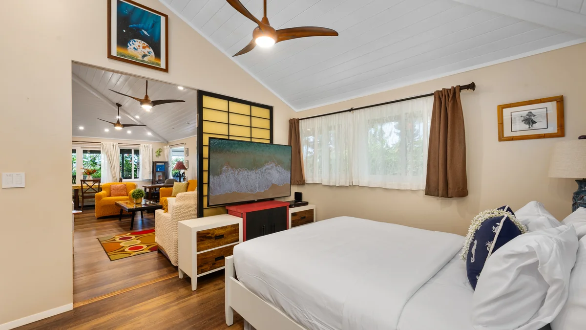 International Colony Club 22