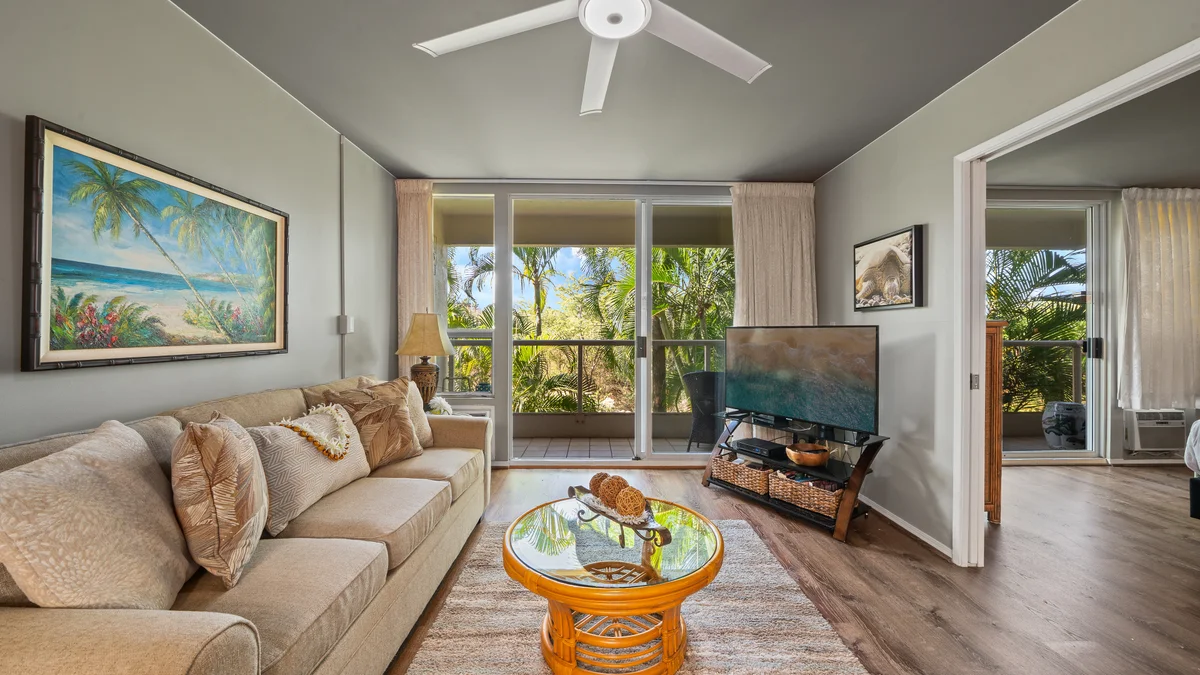 Maui Banyan H207