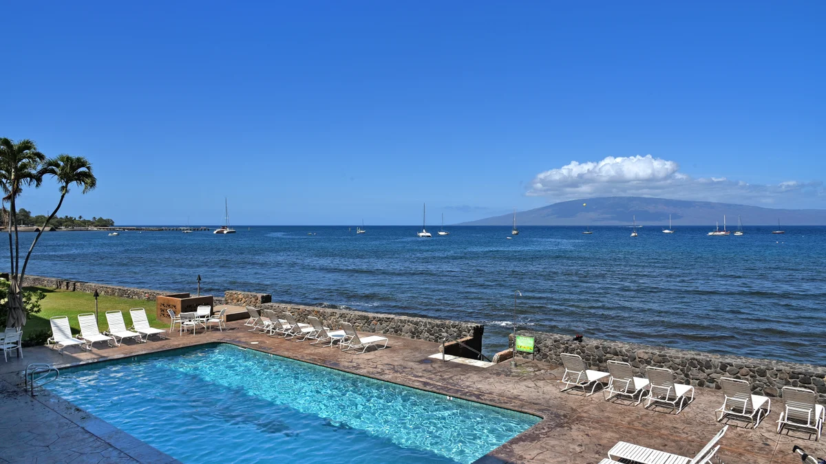 Lahaina Roads 209