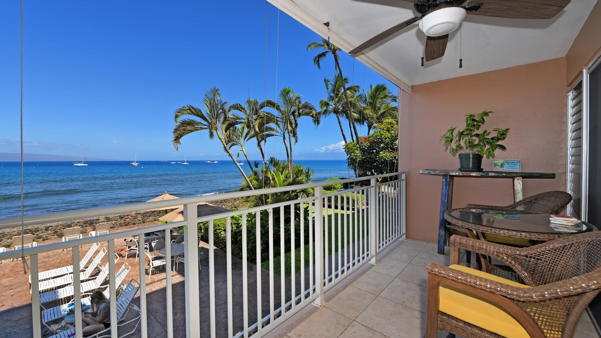 Lahaina Roads 209