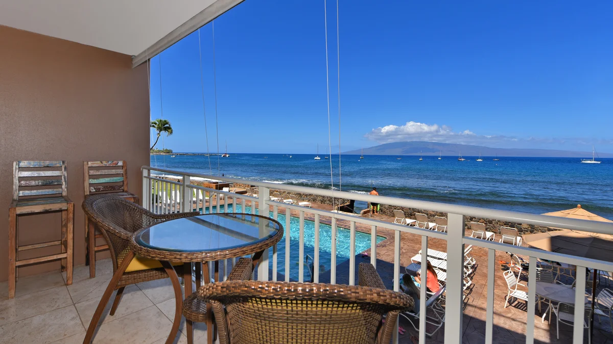 Lahaina Roads 209