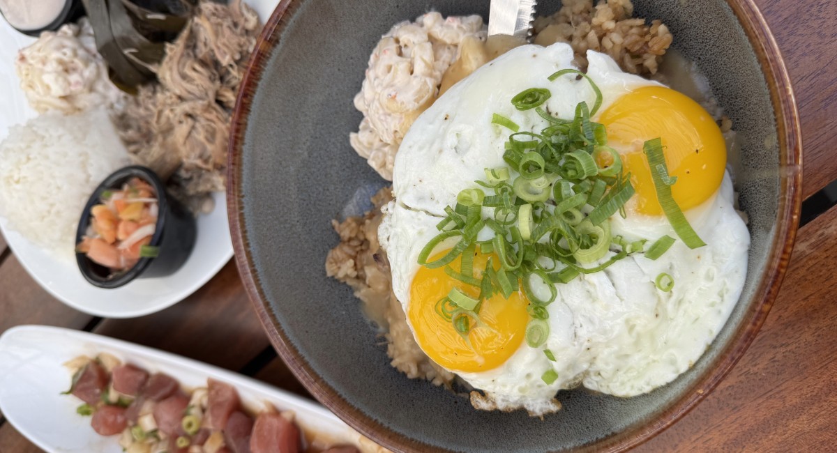 Aloha Mixed Plate in Lāhainā Maui featuring Hawaiian plate lunch with kalua pork, rice, mac salad, and fried eggs, local dining in West Maui 2026