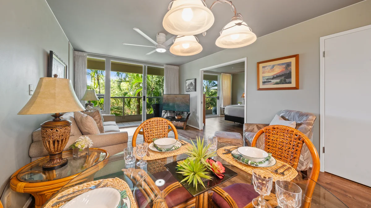 Maui Banyan H207