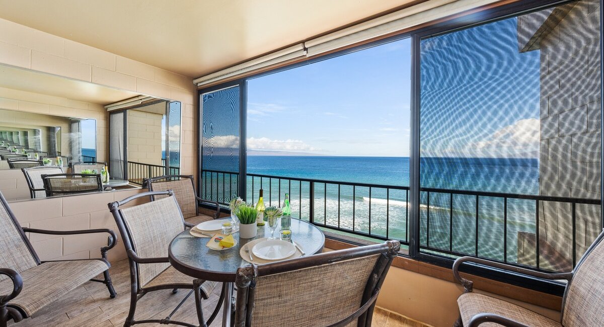 Kāʻanapali vacation rental with a lanai that overlooks the beach