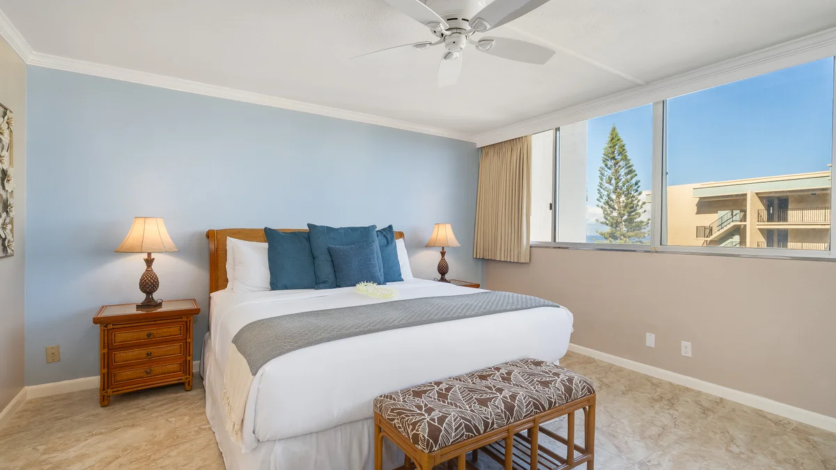 Royal Kahana 701