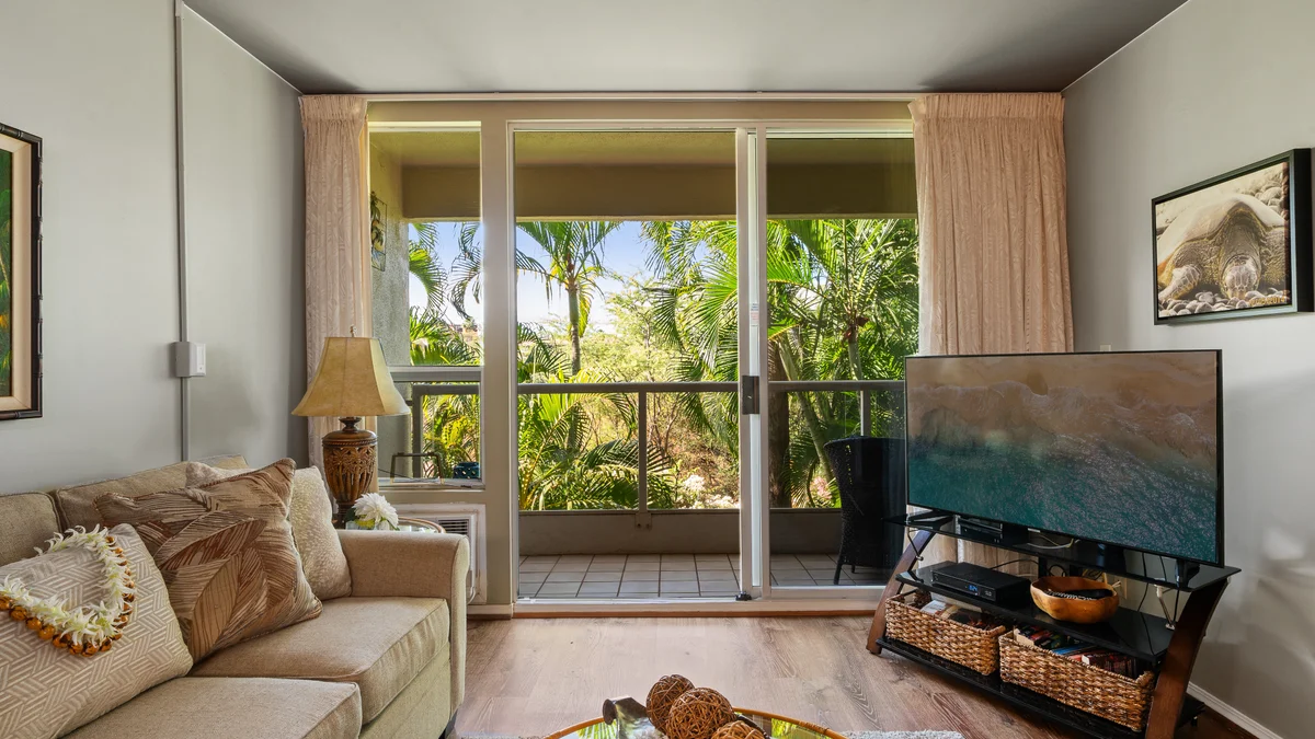 Maui Banyan H207