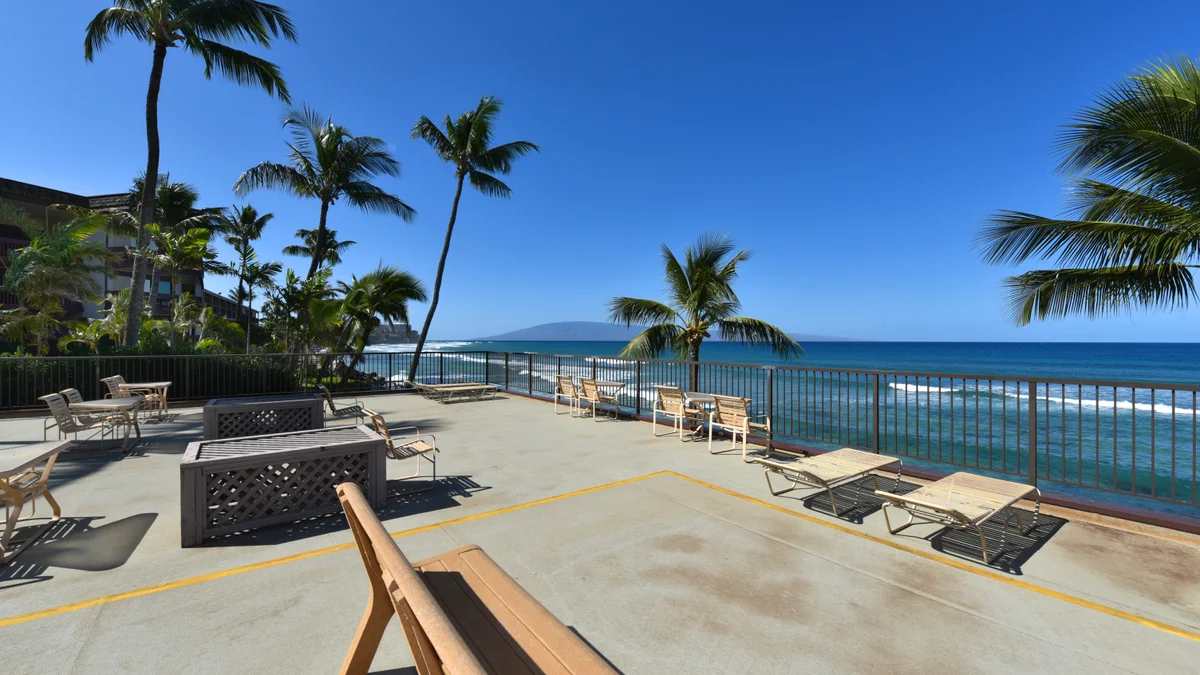 .Hale Ono Loa 102
