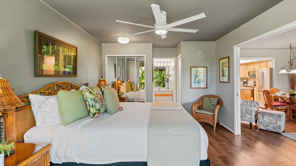 Maui Banyan H207